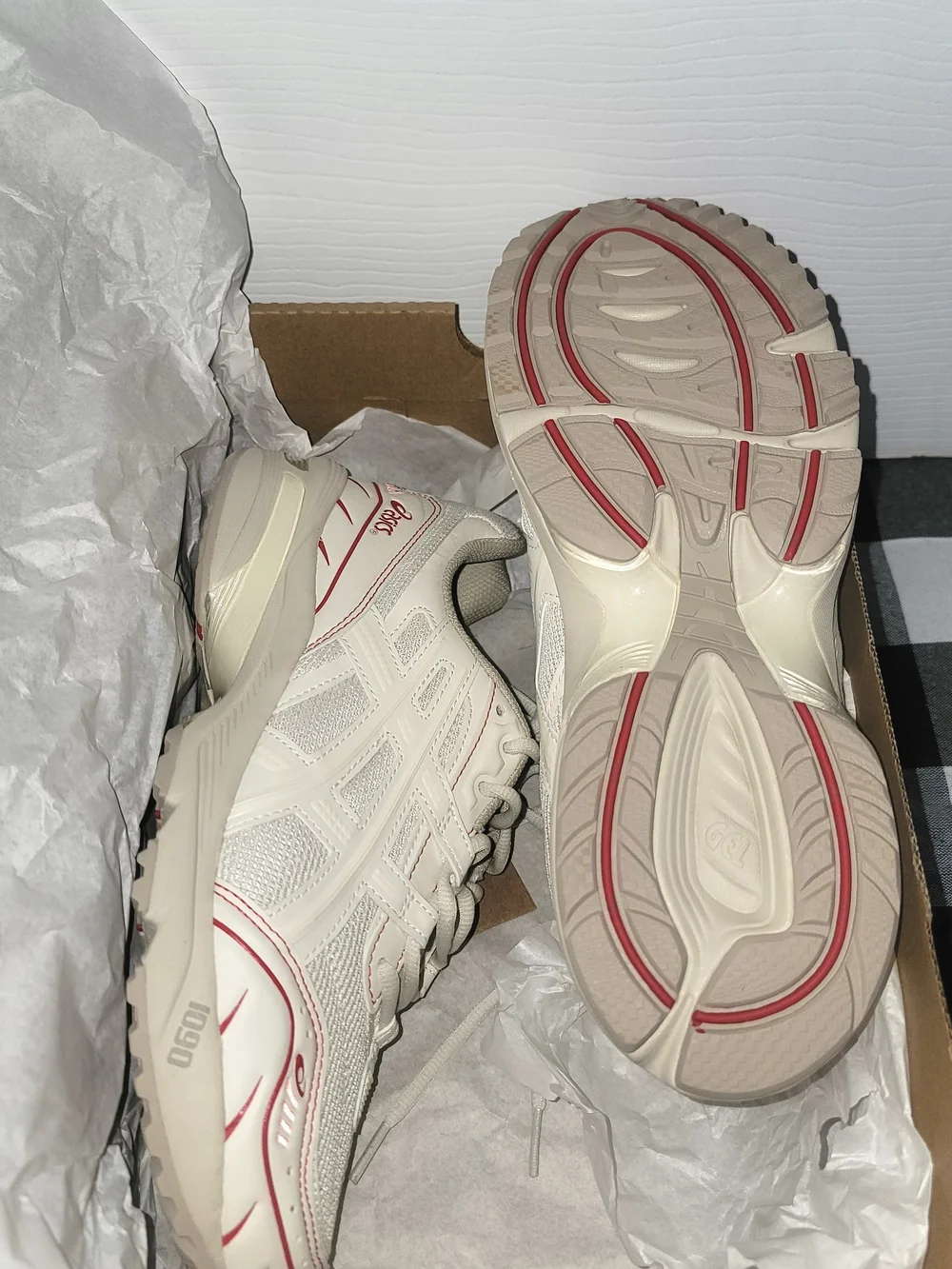 ASICS GEL-1090 Mens Running Sneakers in Birch Size 9